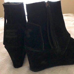 TOMS Black Suede Wedge Ankle Boot Bootie 7